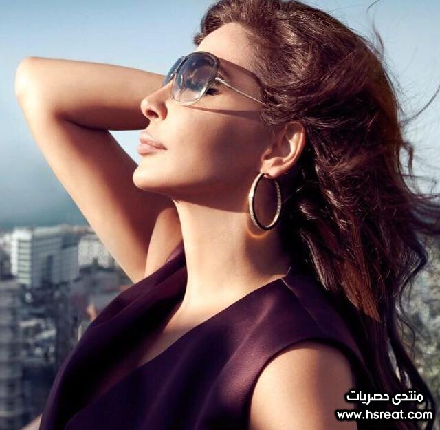 اليسا تستنشق الهواء .jpg