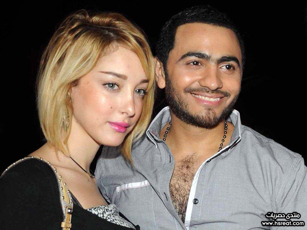 صورة لتامر مع زوجتة.jpg
