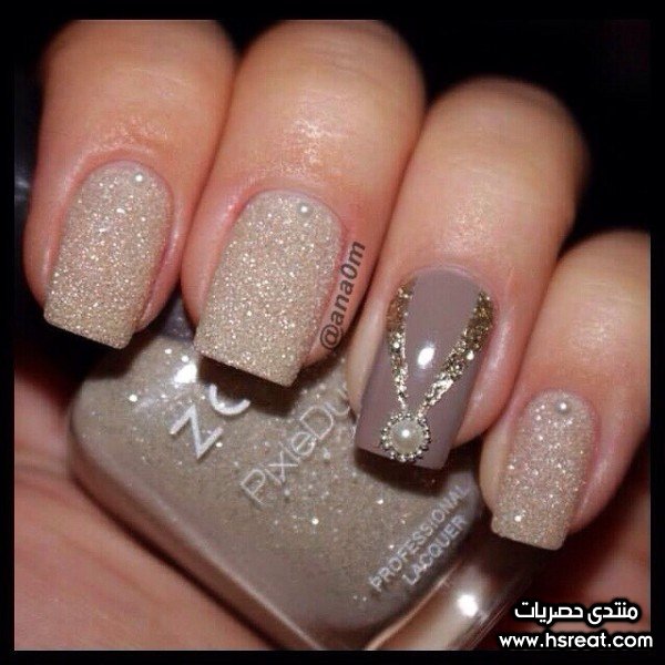 طلاء اظافر بيج مفضض.jpg