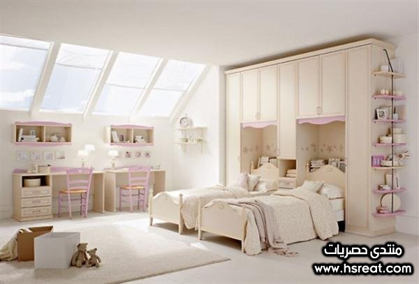 غرفة اطفال ابيض وبنبى.jpg