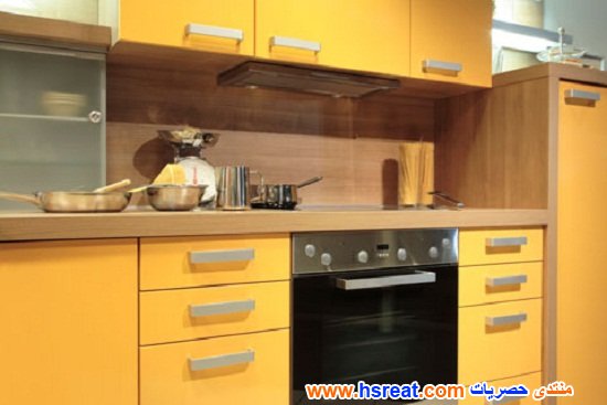 مطابخ-ضيقة-صفراء-1.jpg