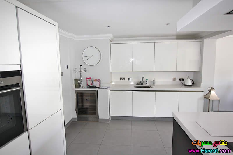 05-high-gloss-white-handleless-kitchen-acrylic.jpg