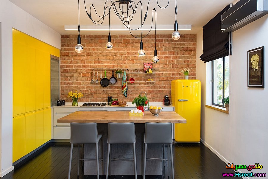 Brilliant-pops-of-yellow-in-the-small-kitchen.jpg