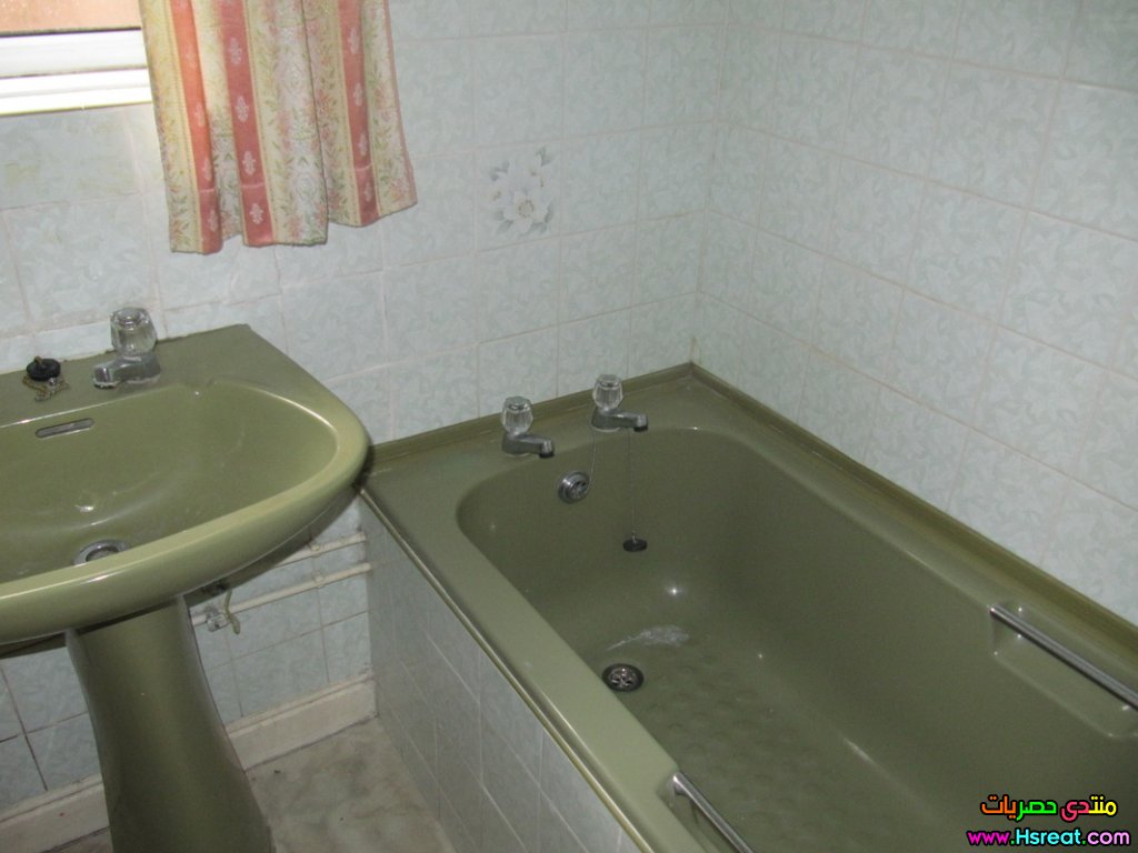 olive-green-bathroom-suite-retro_208183.jpg