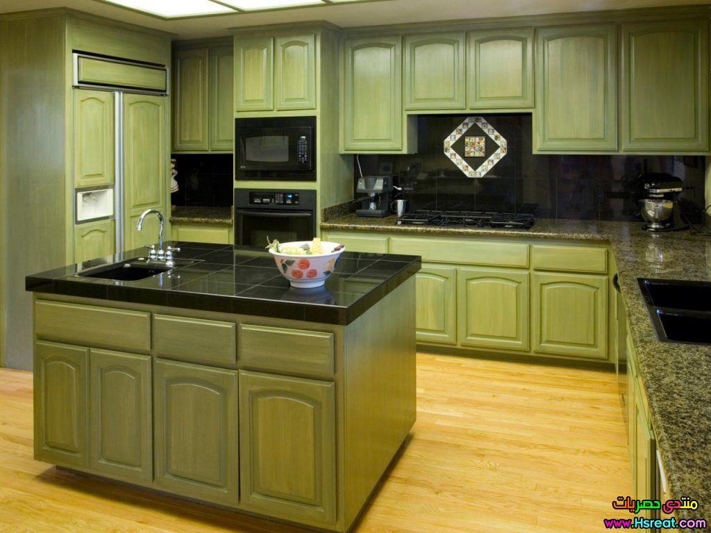 TS-140465873_green-kitchen-cabinets_s4x3.jpg.rend.hgtvcom.1280.960.jpeg